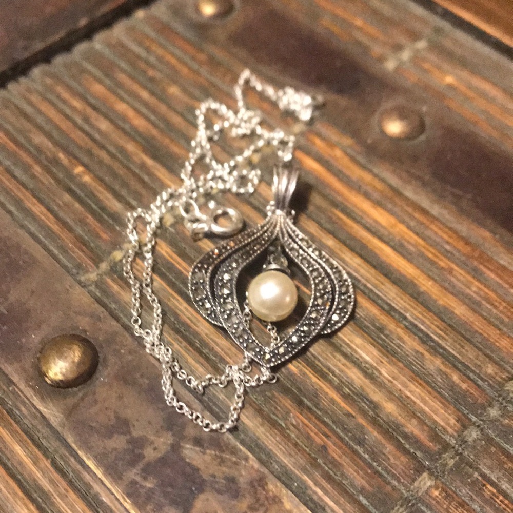 Pearl & fake diamonds necklace